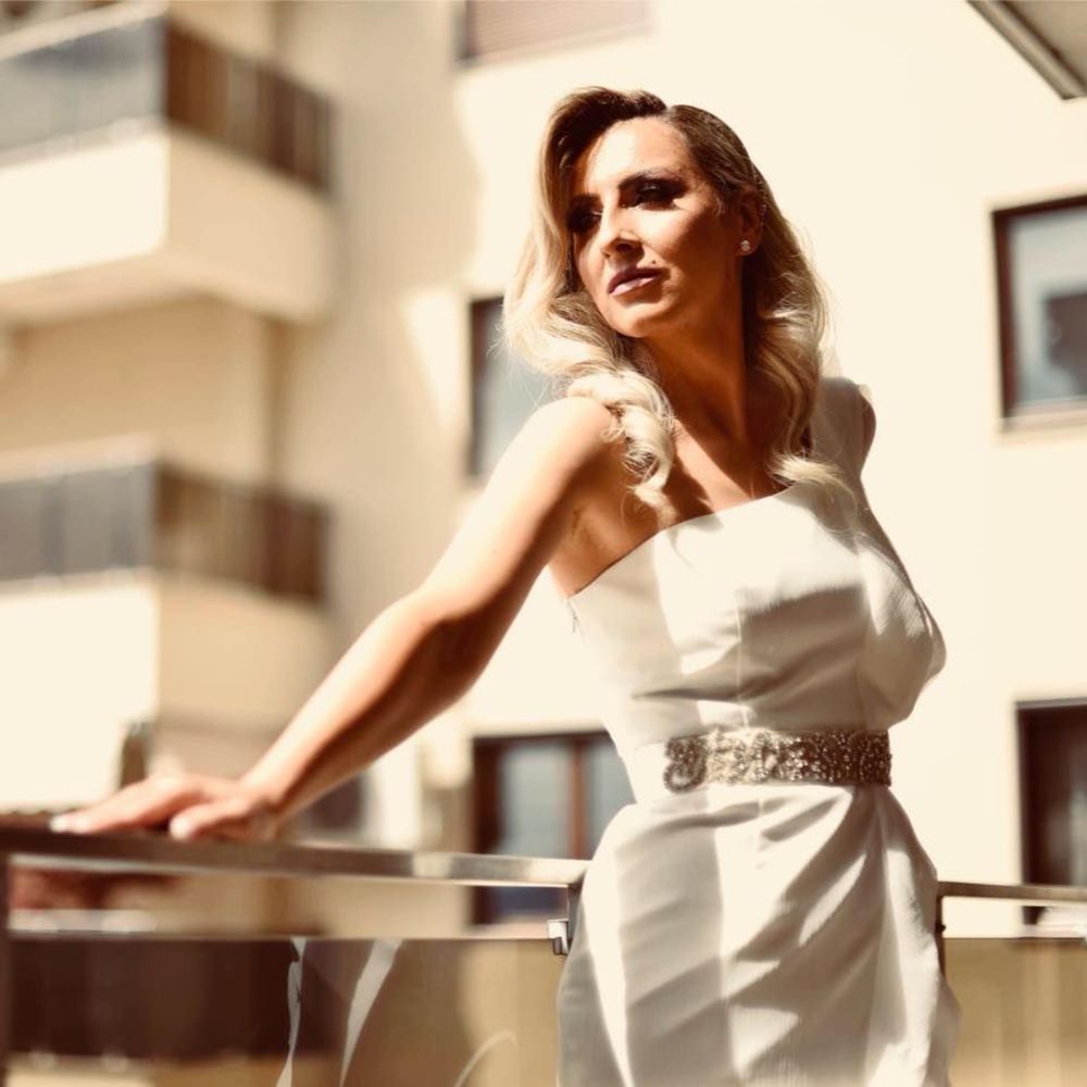 Meet your Posher, Elena